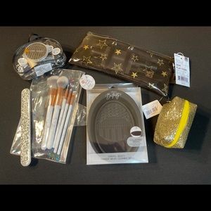 Beauty Accessories Bundle Black and Gold
